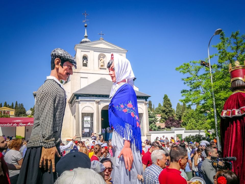 tradición, gastronomía y diversión en san isidro